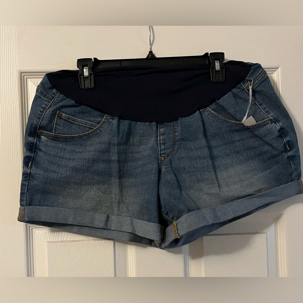 Maternity denim shorts with full belly band coverage Size 18